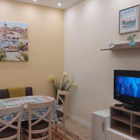 Апартамент Pink & Blue - 2Bdr With Balcony - Wi-Fi Varna Extérieur photo
