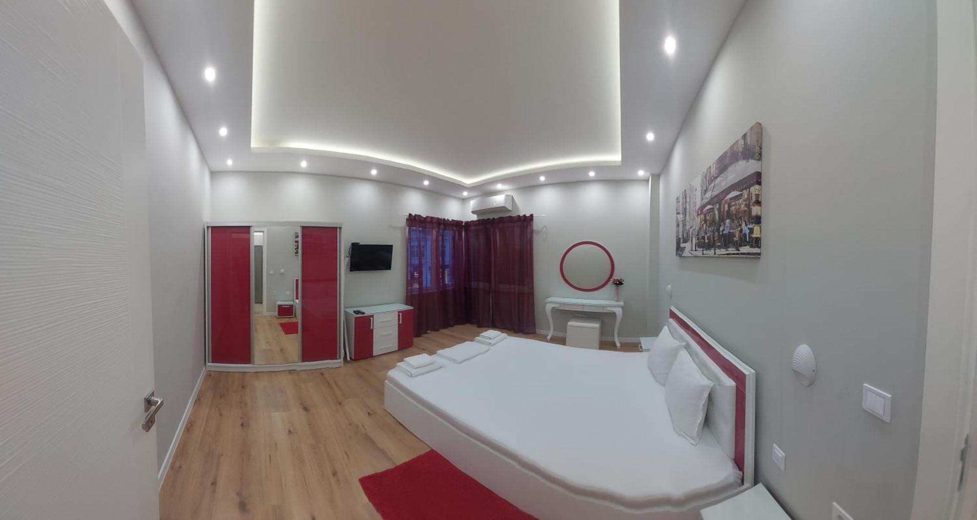 Апартамент Pink & Blue - 2Bdr With Balcony - Wi-Fi Varna Extérieur photo