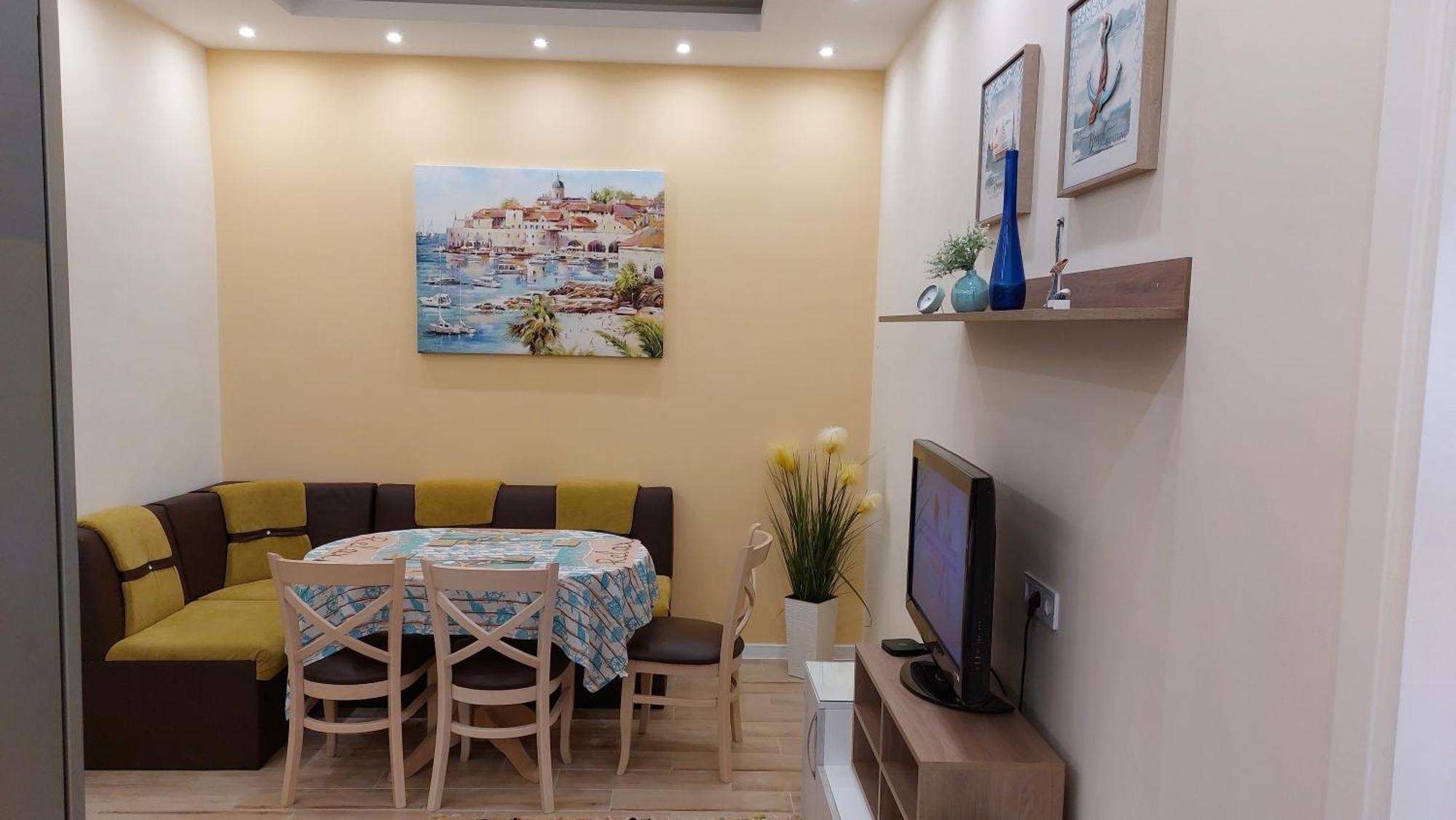 Апартамент Pink & Blue - 2Bdr With Balcony - Wi-Fi Varna Extérieur photo